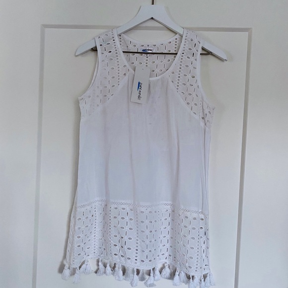 Pure Nordic Beach Cover-Up - Picture 5 of 8